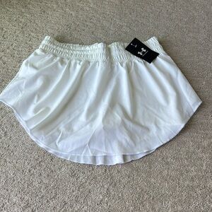 NWT Under Armour Women's Flex Woven Skort - white  size M